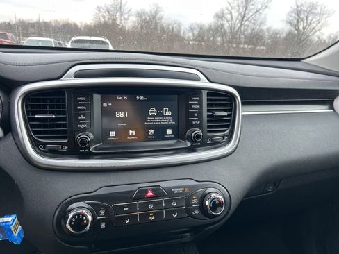 Used 2019 Kia Sorento LX image 7