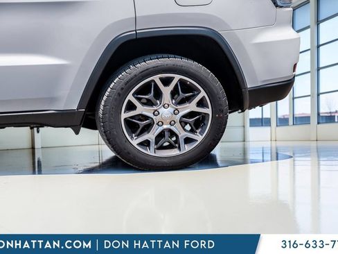 Used 2019 Jeep Grand Cherokee Limited AWD/4WD image 38