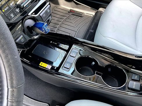 Used 2022 Toyota Prius XLE FWD image 15