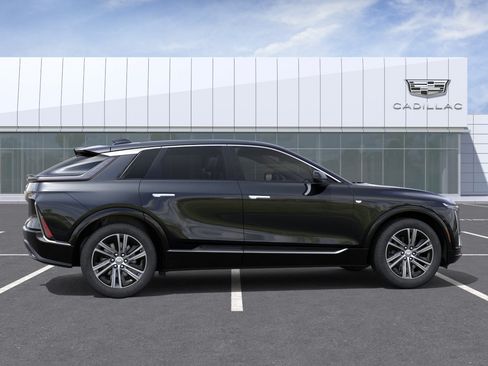 New 2026 Cadillac Lyriq Luxury RWD image 5