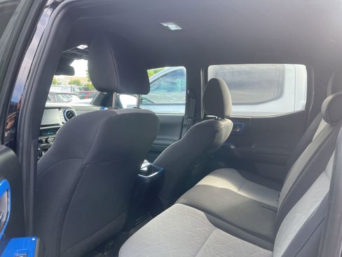 Used 2021 Toyota Tacoma TRD Off-Road w/ Technology Package image 4