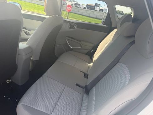 Used 2025 Kia Soul LX w/ LX Technology Package FWD image 10
