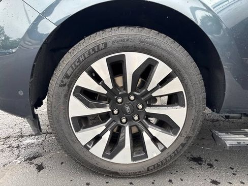 Used 2025 Ford Expedition Platinum w/ Driver's Package AWD/4WD image 11