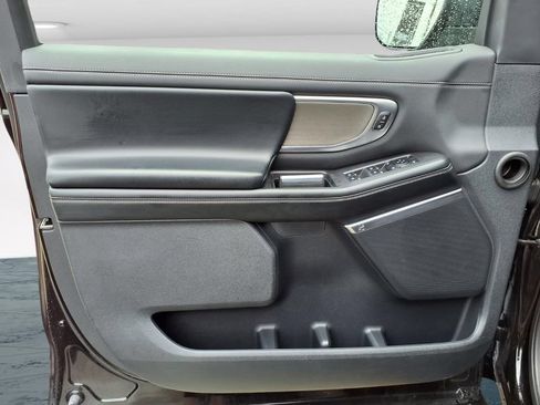 Used 2025 Ford Expedition Platinum AWD/4WD image 16
