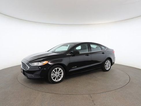 Used 2019 Ford Fusion SE image 3