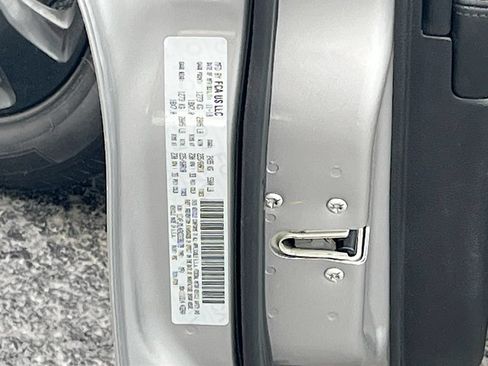 Used 2019 Jeep Cherokee Latitude Plus AWD/4WD image 30