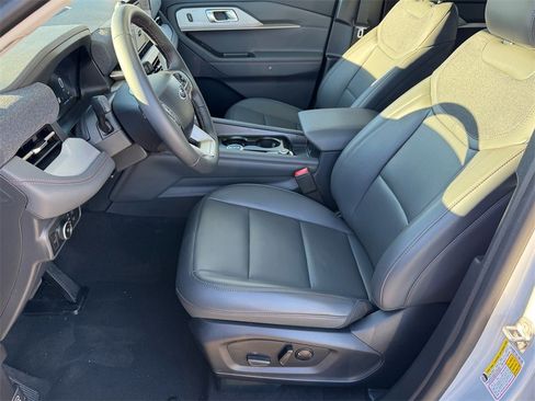 New 2025 Ford Explorer Active w/ Active Comfort Package image 8