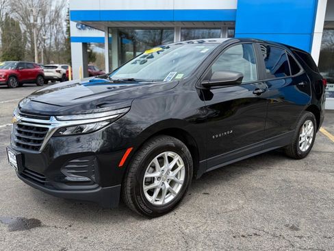 Used 2022 Chevrolet Equinox LS w/ LS Convenience Package AWD/4WD image 1