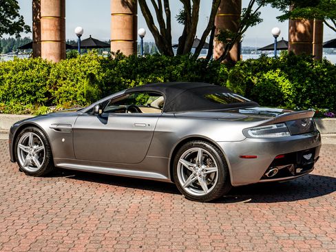Used 2016 Aston Martin V8 Vantage S RWD image 2