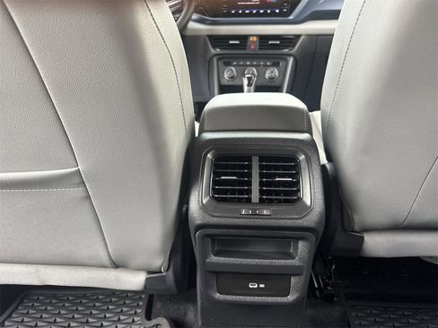 Used 2022 Volkswagen Taos SE image 22