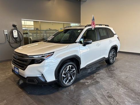 Used 2025 Subaru Forester Limited image 22