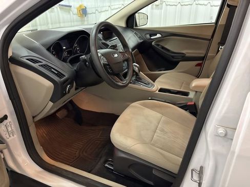 Used 2015 Ford Focus SE w/ Interior Protection Package FWD image 23
