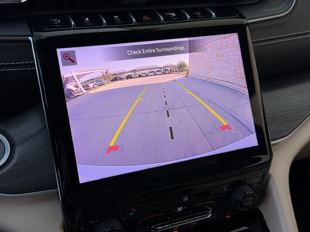 Used 2023 Jeep Grand Cherokee Limited w/ Black Appearance Package RWD image 18