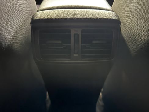 Used 2020 Nissan Rogue S FWD image 32