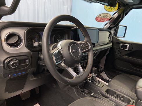 Used 2024 Jeep Wrangler Sahara image 10