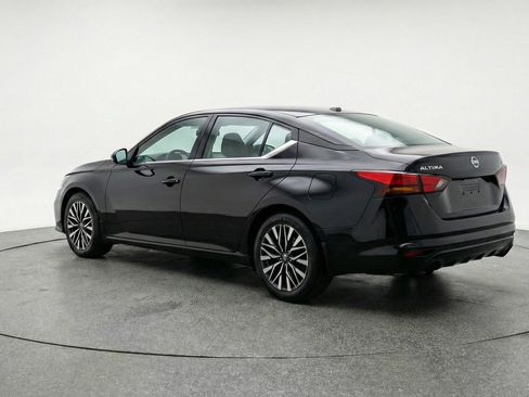 Used 2025 Nissan Altima 2.5 SV FWD image 6