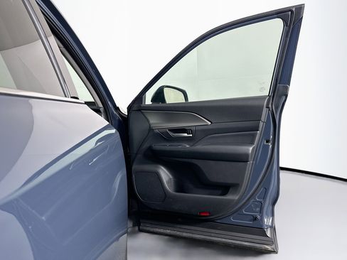 Used 2025 Toyota Grand Highlander AWD image 33