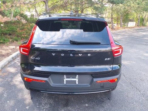 Used 2024 Volvo XC40 B5 Ultimate w/ Protection Package Premier AWD/4WD image 6