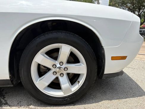 Used 2014 Dodge Challenger SXT RWD image 30
