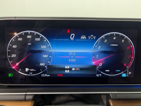 Used 2025 Mercedes-Benz GLS 450 4MATIC image 14