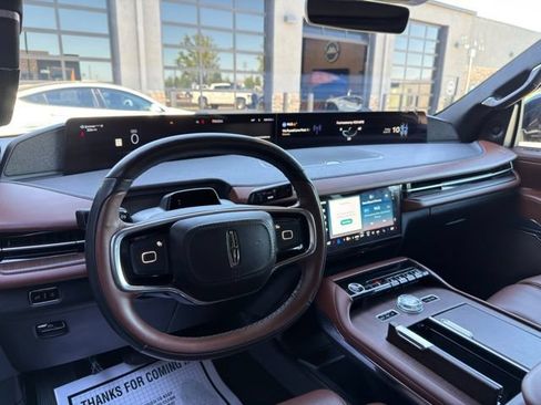 Used 2025 Lincoln Navigator Reserve AWD/4WD image 12