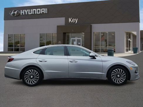 Certified 2023 Hyundai Sonata Limited FWD image 2