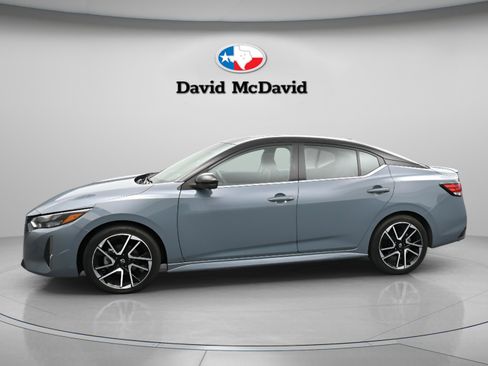 Used 2025 Nissan Sentra SR w/ SR Premium Package FWD image 5