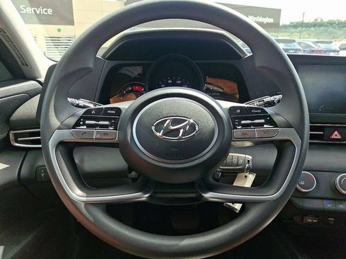 Certified 2022 Hyundai Elantra SE FWD image 18
