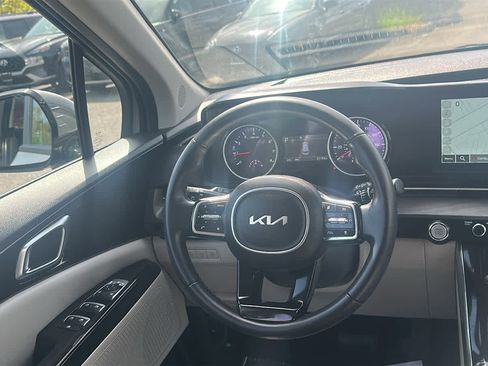 Used 2024 Kia Carnival EX FWD image 26