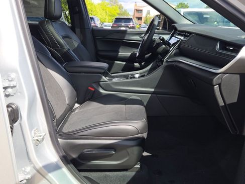 New 2025 Jeep Grand Cherokee L Altitude image 7