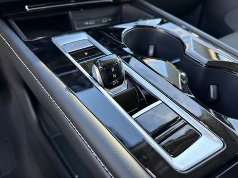 Used 2024 Volkswagen Atlas SE w/ Black Wheel Package image 14