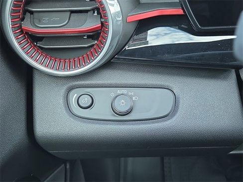 New 2026 Chevrolet Trax RS w/ Sunroof Package image 27