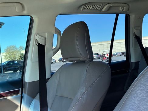 Used 2019 Lexus GX 460 image 13