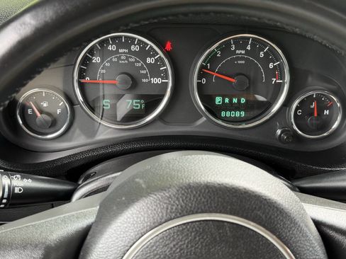 Used 2012 Jeep Wrangler Unlimited Sahara w/ Connectivity Group AWD/4WD image 32