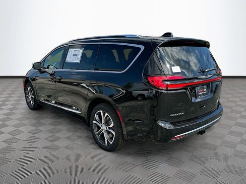 New 2026 Chrysler Pacifica Pinnacle w/ Trailer Tow Group AWD/4WD image 5