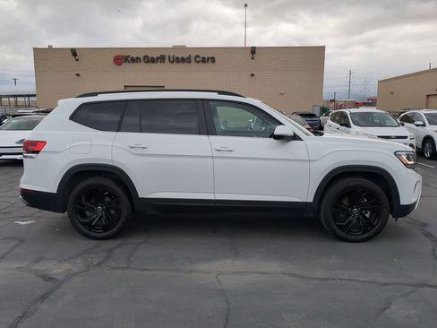 Used 2023 Volkswagen Atlas SE w/ Black Wheel Package image 2