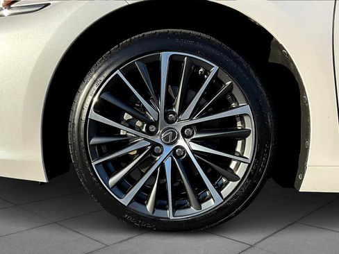 Used 2019 Lexus ES 300h image 10