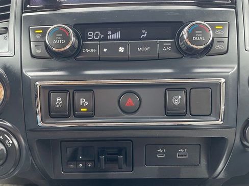 Used 2022 Nissan Titan SV w/ SV Convenience Package image 22