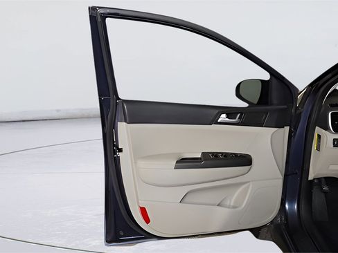 Used 2020 Kia Sportage LX image 16