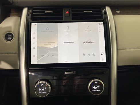 Used 2025 Land Rover Discovery S AWD/4WD image 19