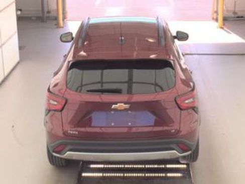 Used 2025 Chevrolet Trax LT w/ LT Convenience Package image 7