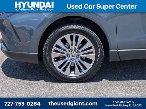 Used 2022 Toyota Venza Limited AWD/4WD image 10