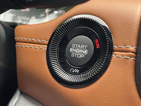 Used 2024 Jeep Compass Limited image 7