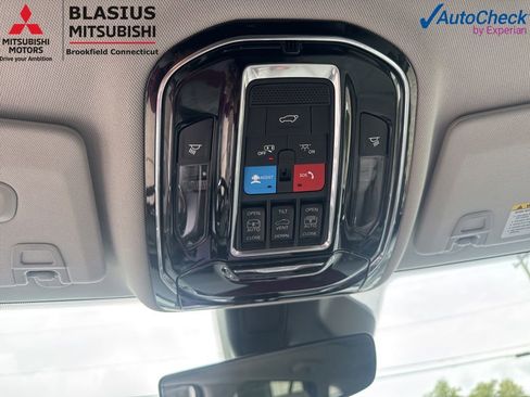 Used 2023 Jeep Grand Cherokee Overland AWD/4WD image 30