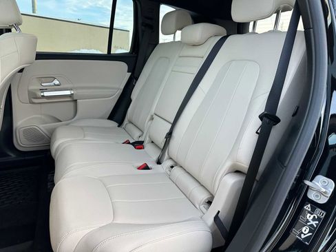 Used 2026 Mercedes-Benz GLB 250 4MATIC image 17