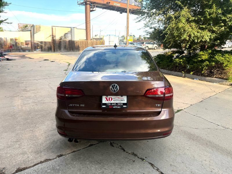 Used 2016 Volkswagen Jetta SE FWD image 6