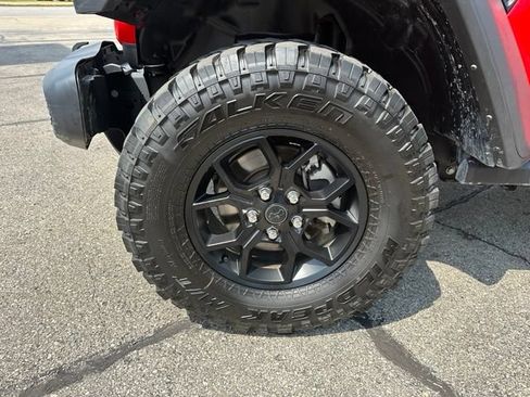 Used 2025 Jeep Wrangler Unlimited Sport AWD/4WD image 9