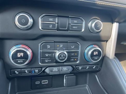 Used 2023 GMC Yukon SLT w/ SLT Premium Package AWD/4WD image 8