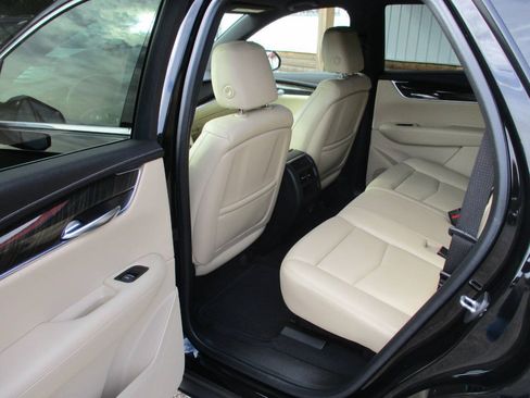 Used 2018 Cadillac XT5 FWD image 18