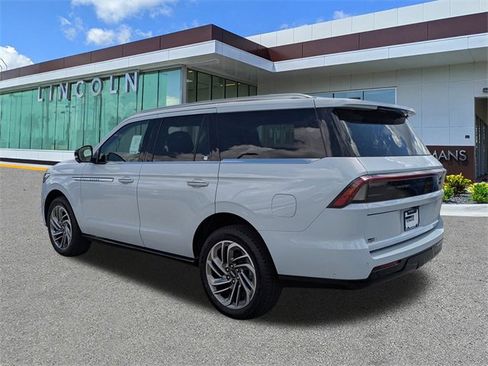New 2025 Lincoln Navigator Reserve image 6